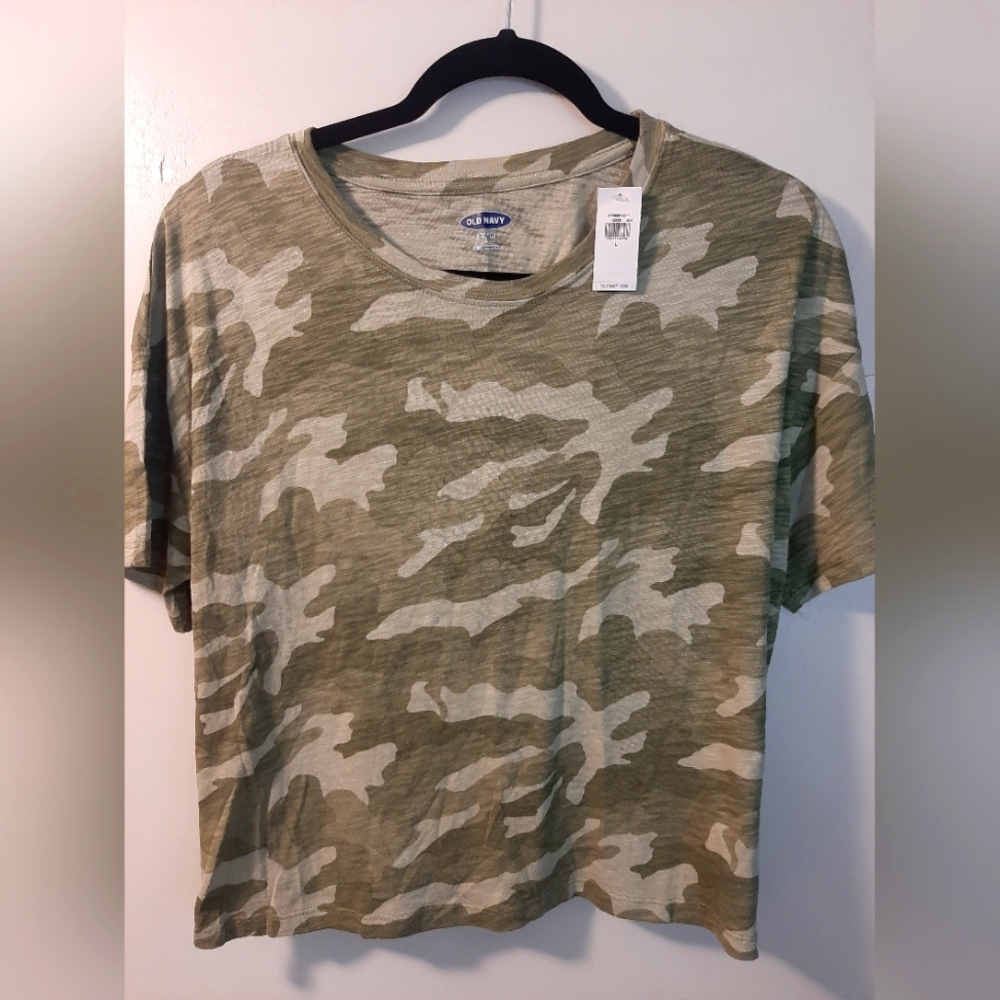 Old Navy Cropped Tee size Large NWT